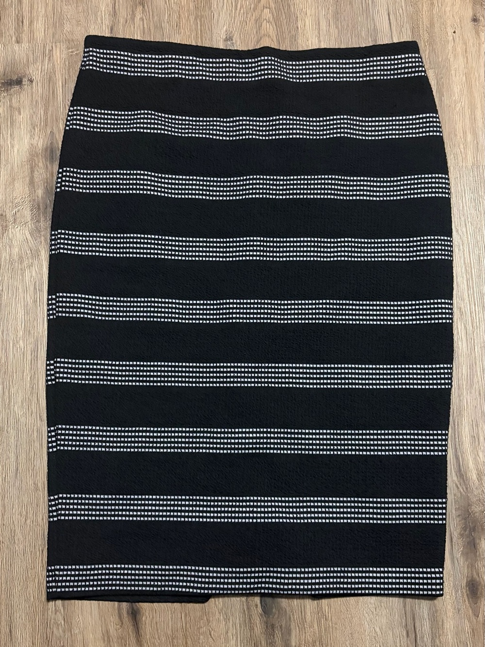 7th Avenue Design Studio NY & Co - Black and White Striped Skirt - Size Large
